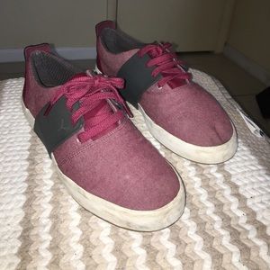 PUMA sports lifestyle shoes! SIZE 9.5